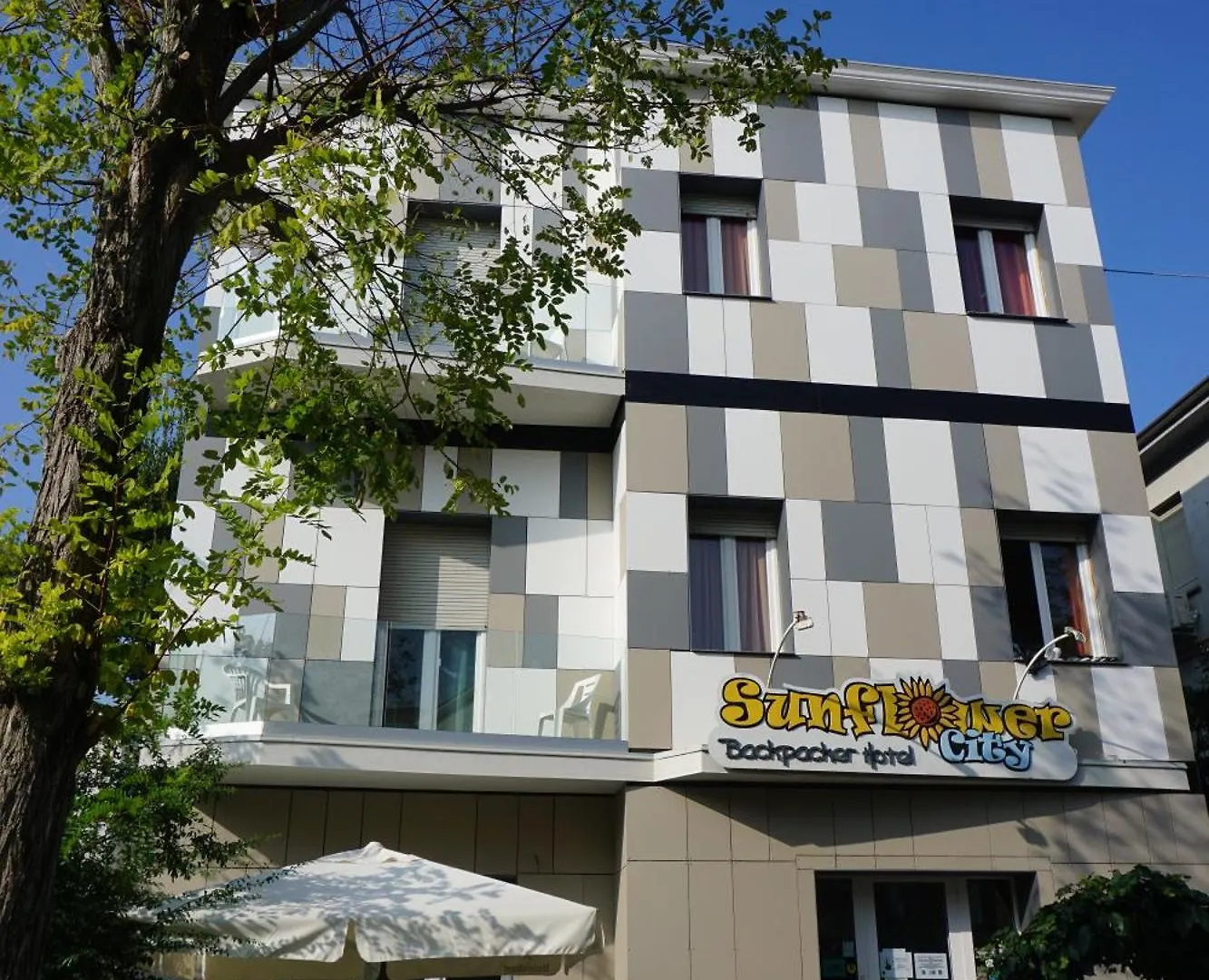 Sunflower City Student Hostel & Bar Rimini