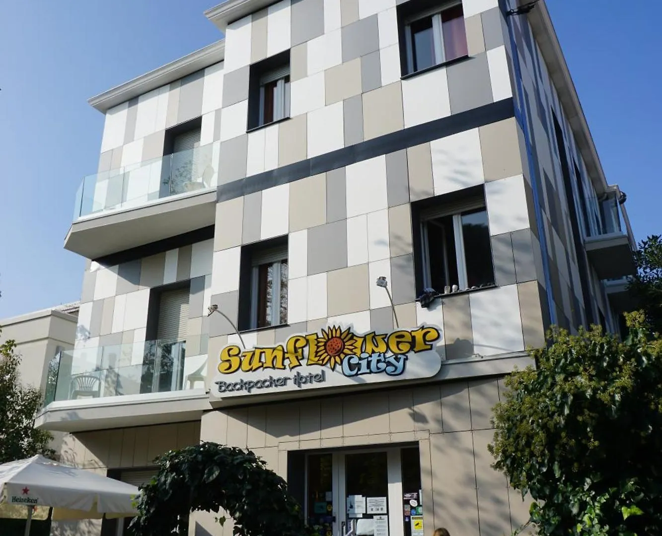 Sunflower City Student Hostel & Bar Rimini 0*,  Italië