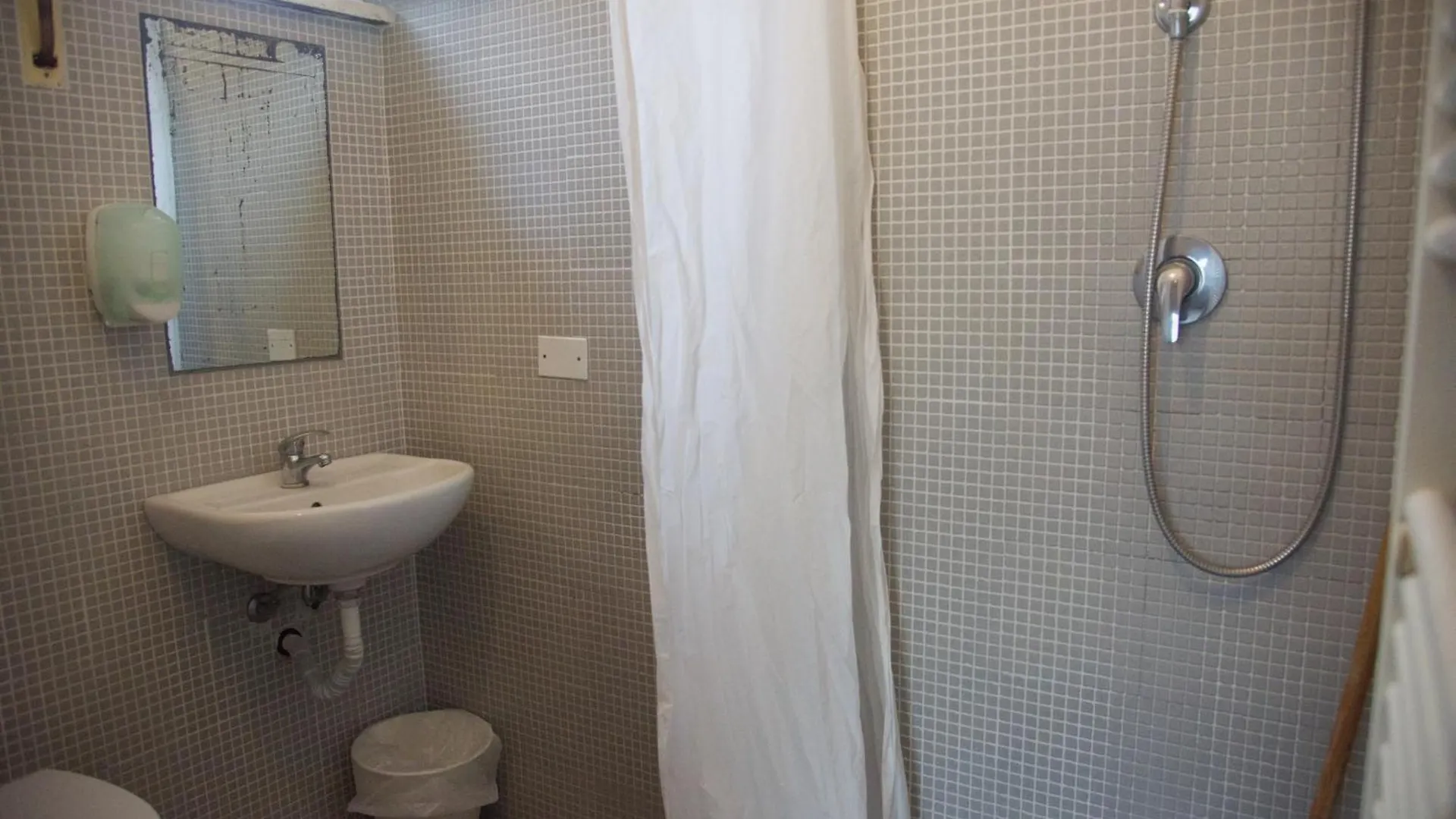 Sunflower City Student Hostel & Bar Rimini Italy